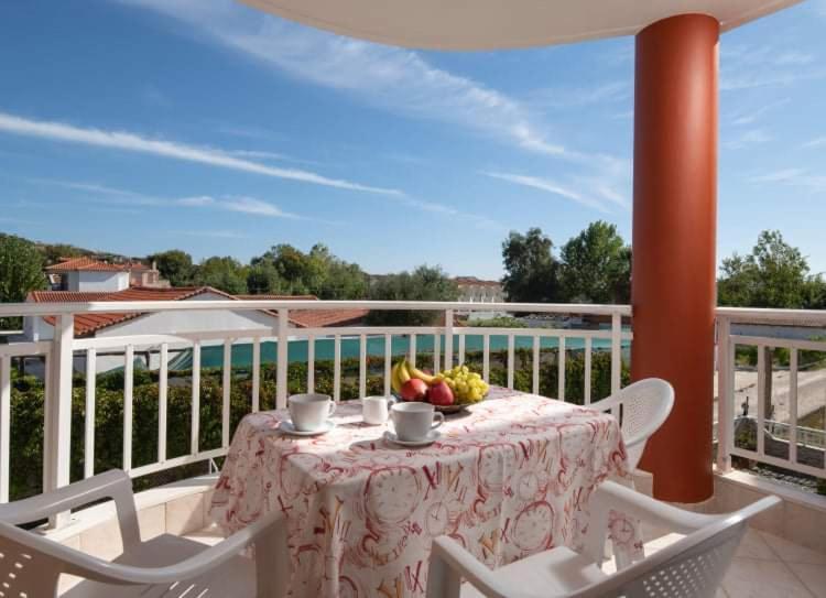 House Aggeliki Hotel Kalamitsi  Exterior photo